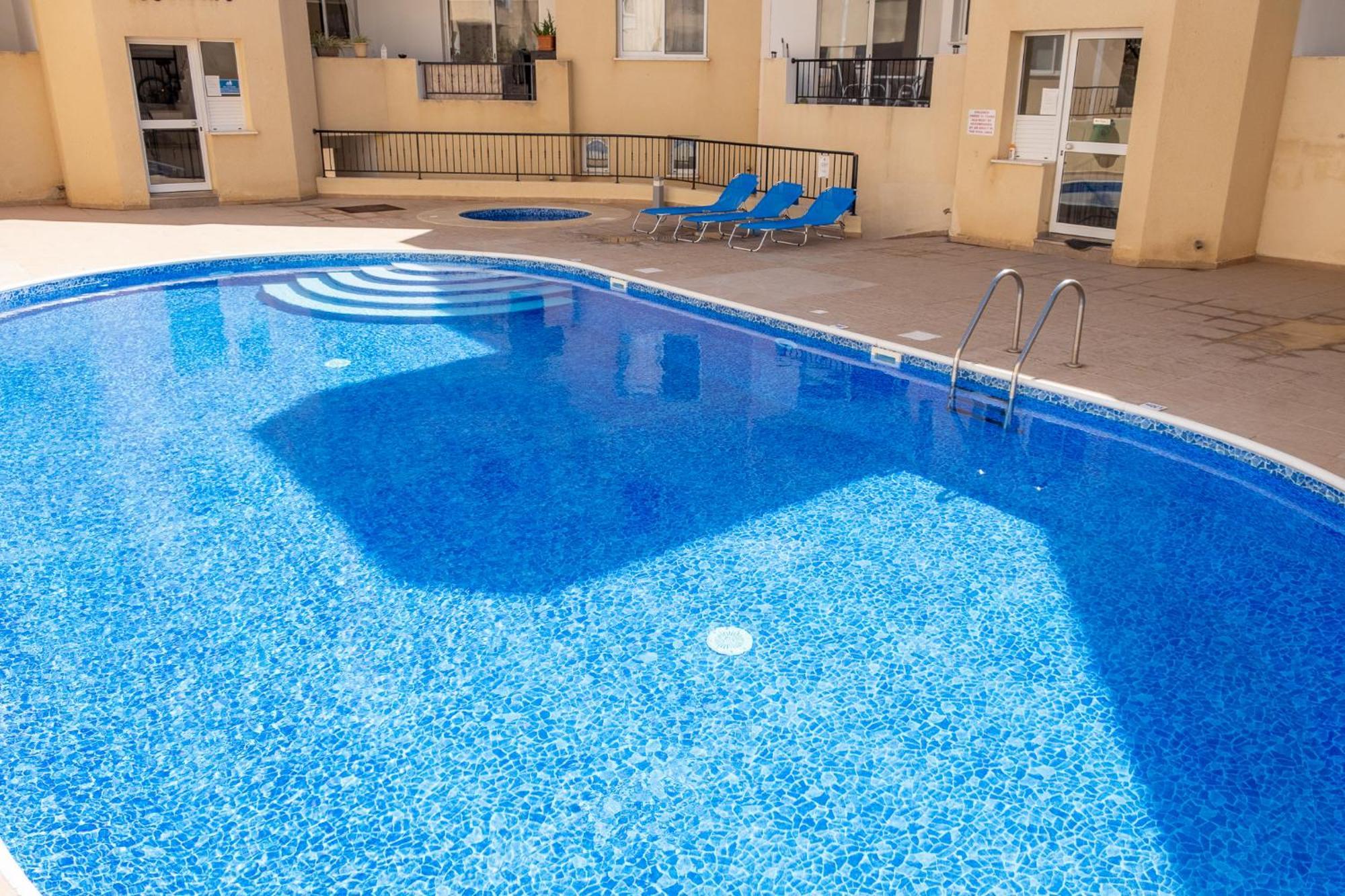 Stylish 2 Bedroom Apartment In Pegia Peyia Exterior photo